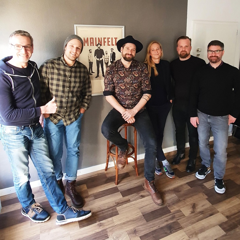 Machten die Zusammenarbeit fix (von links): Tom Büscher und Matej Bellus (beide F.A.M.E.), Patrick Strobl (Mainfelt), Antje Zelnitschek (F.A.M.E.), Jakob von Stillfried und Patrick Oginski...