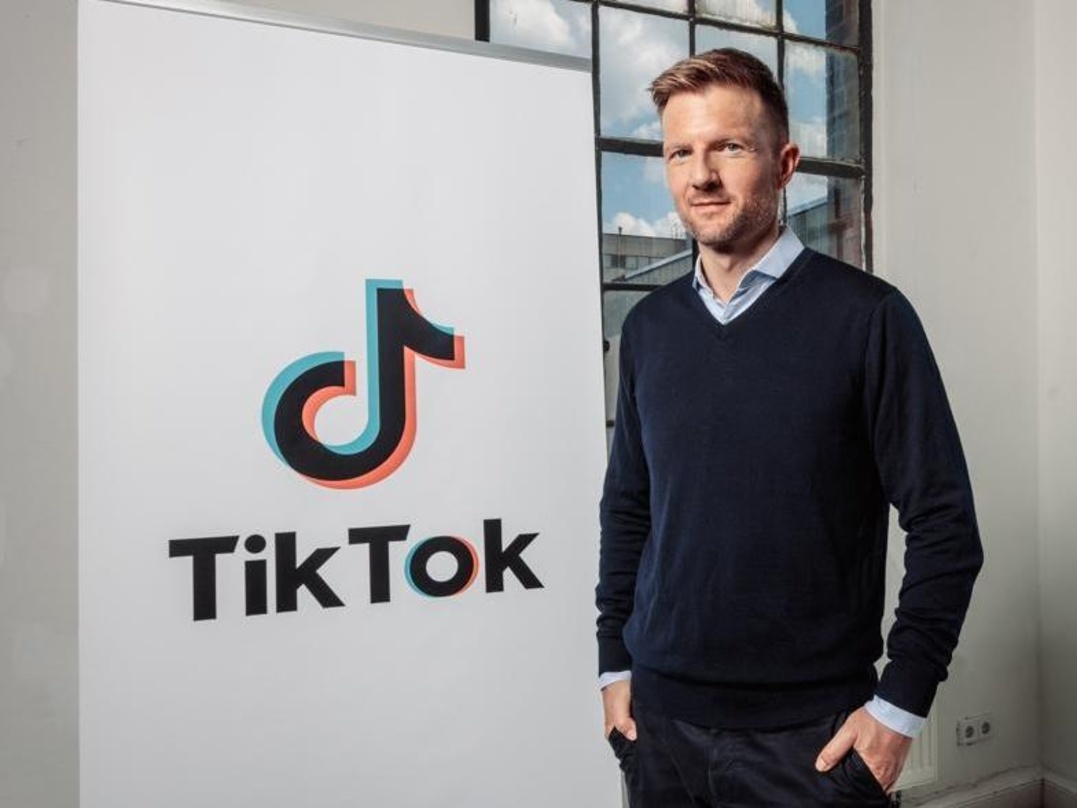 73d3eaec9f055407ccdf65732e7fbd3b3e16bd0efd27fc8a03c3bd6e51b0ec88 Ab Oktober bei TikTok: Tobias Henning