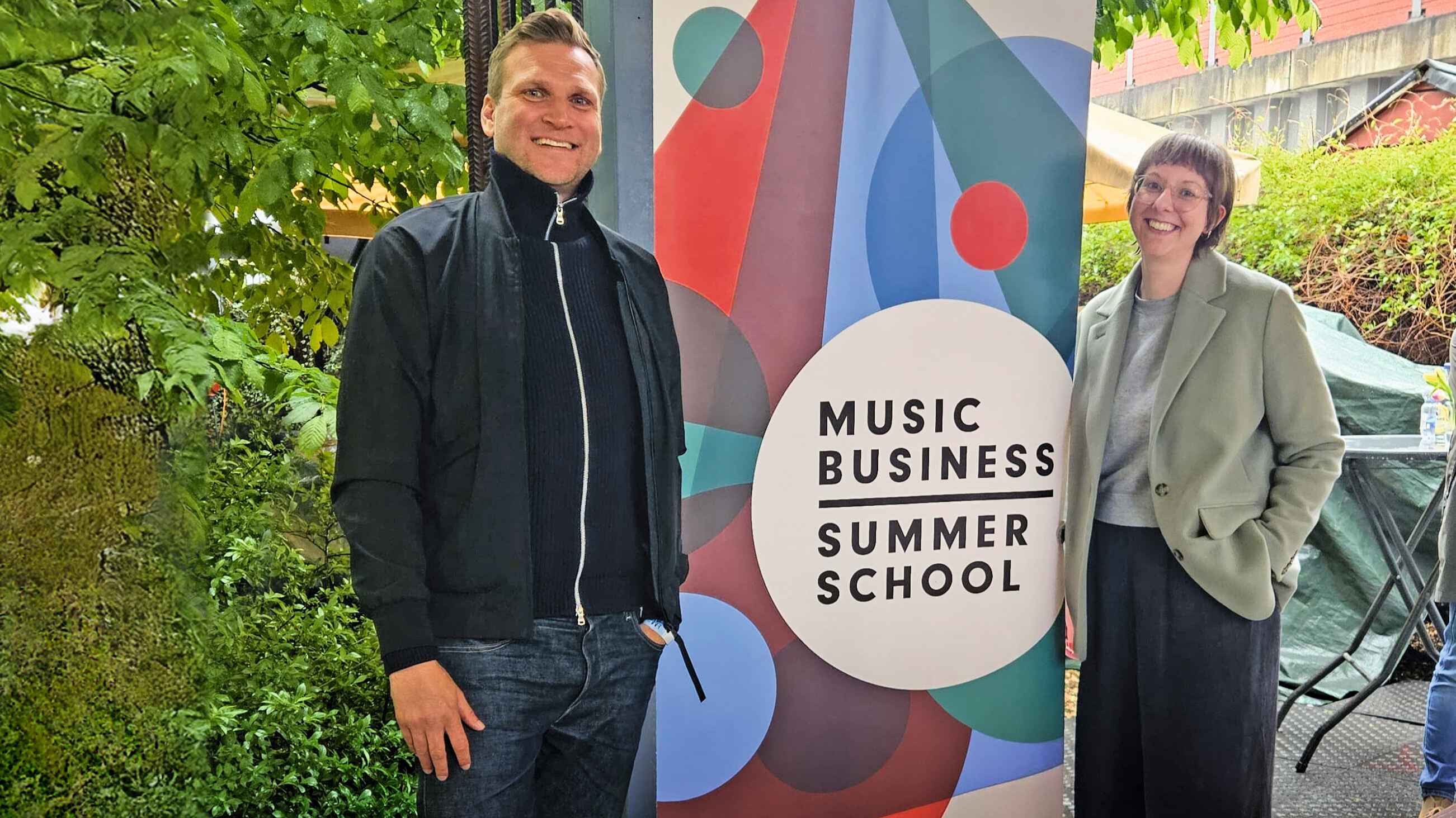 Erarbeiten gemeinsam das Programm der Artist Management Summer School: Malte Lackmann (IMUC) und Marie Maring (Hamburg Music Business).