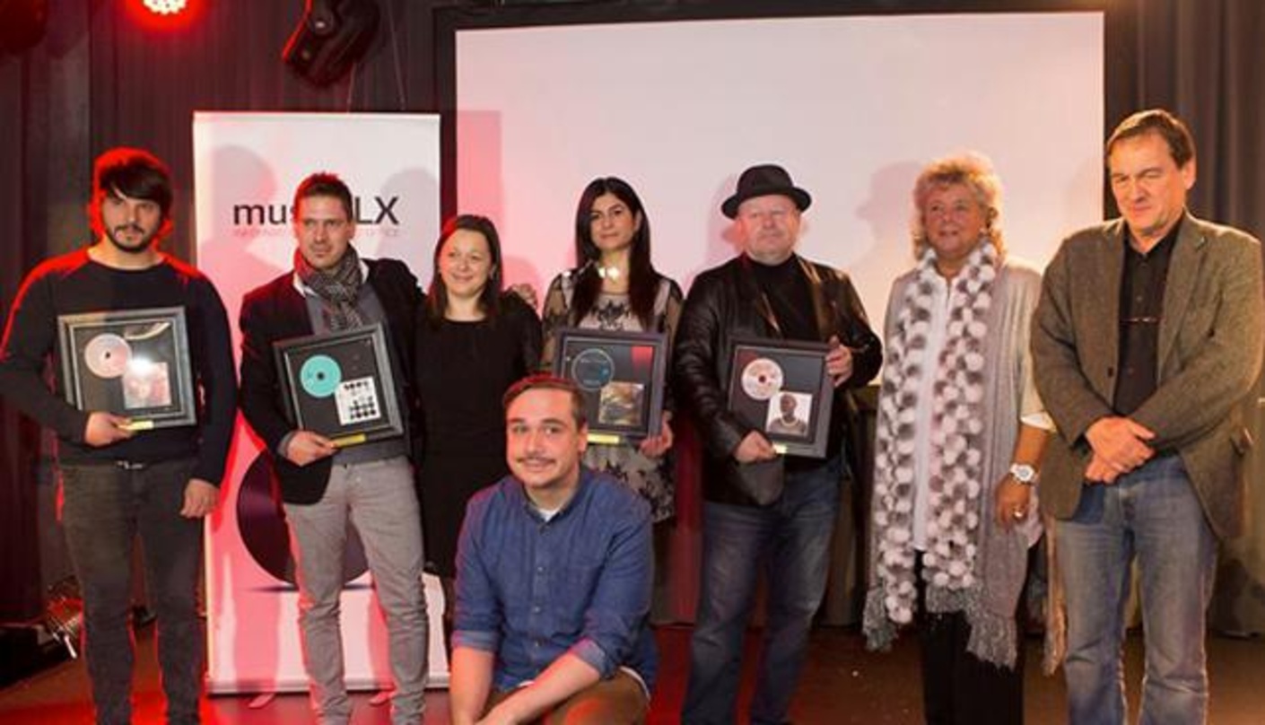 Bei der Preisverleihung (hinten, von links): Sascha Schmitz (Mutiny on the Bounty), Jeff Herr, Alla Tolkacheva, Maite Pavon (beide Artemandoline), Gast Waltzing, Maggy Nagel (Kulturminisis...