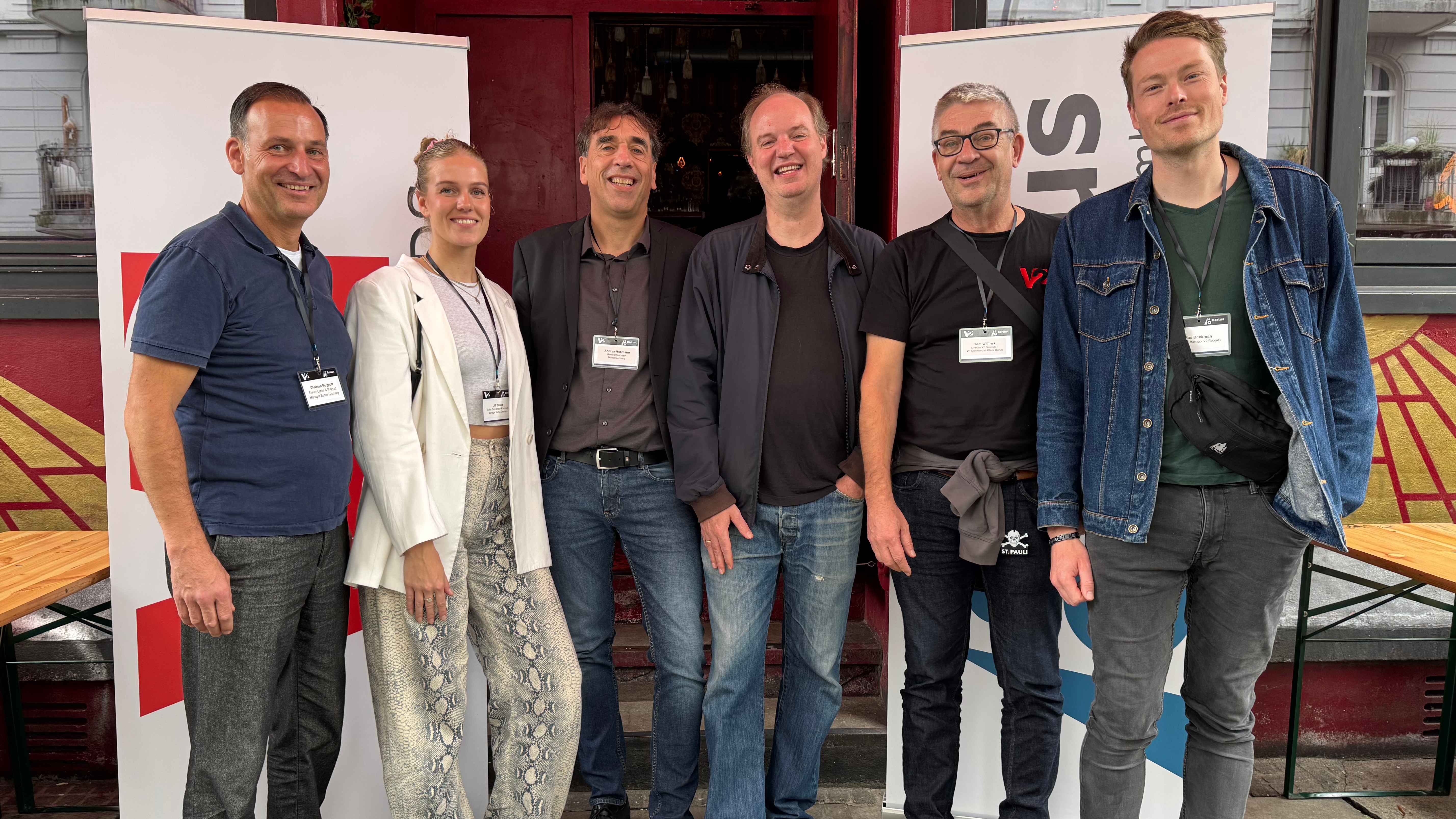 743b3c04 70e5 4a5a b2a5 2844e6410434 Trafen sich bei der Bertus Reception im Zuge des Reeperbahn Festivals(von links): Christian Berghoff (Senior Label- & Product Manager Bertus), Jill Sanne (Sales Coordinator Bertus), Andres...