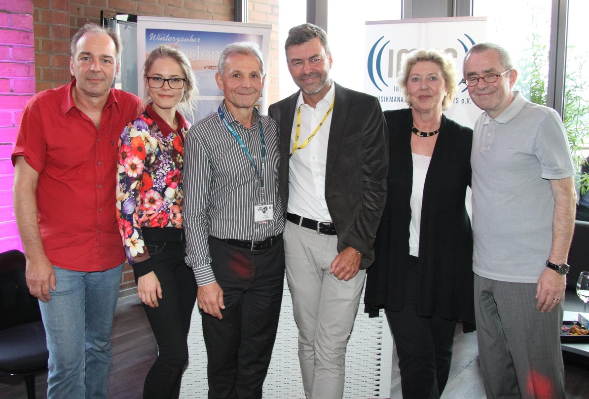 Die Gastgeber beim IMUC-Empfang (von links): Volker May (IMMF), Daria Wabnitz, Eberhard Kromer (beide DOMUS), Wolfgang Weyand, Karin Heinrich (beide IMUC) und Manfred Gillig-Degrave (Musik...