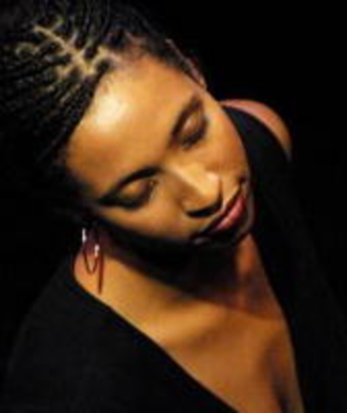 Bringt Funk & Soul aufs Jazzfest: "tok tok tok"-Sängerin Tokunbo Akinro