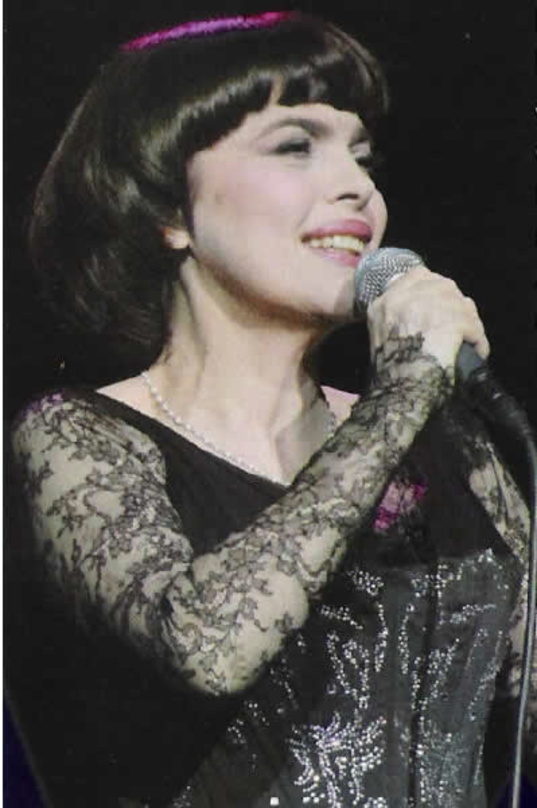 In München mit Blumen überschüttet: Mireille Mathieu