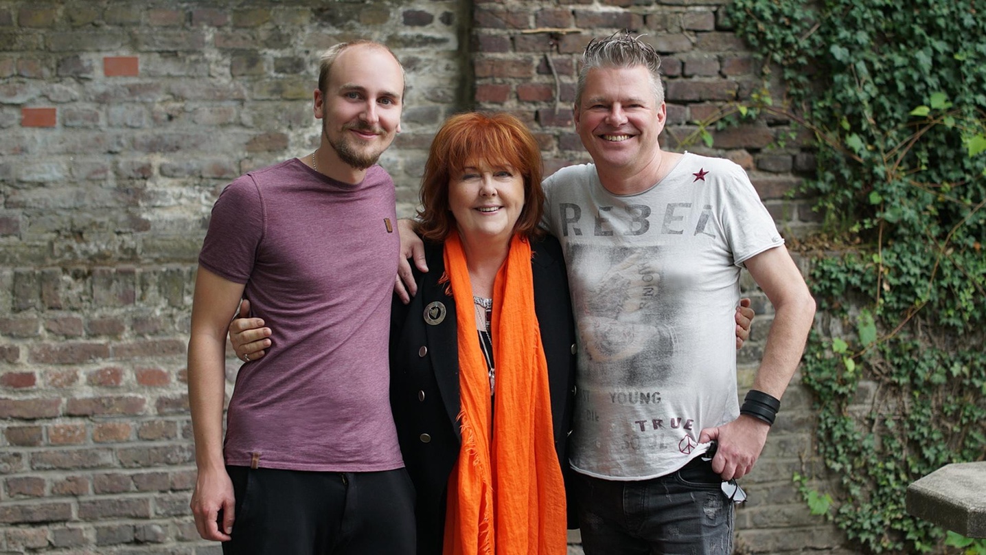 Neue Partner (von links): Bela Kluge (Junior Product Manager Telamo), Maggie Reilly und Stefan Bürger (Management Maggie Reilly)