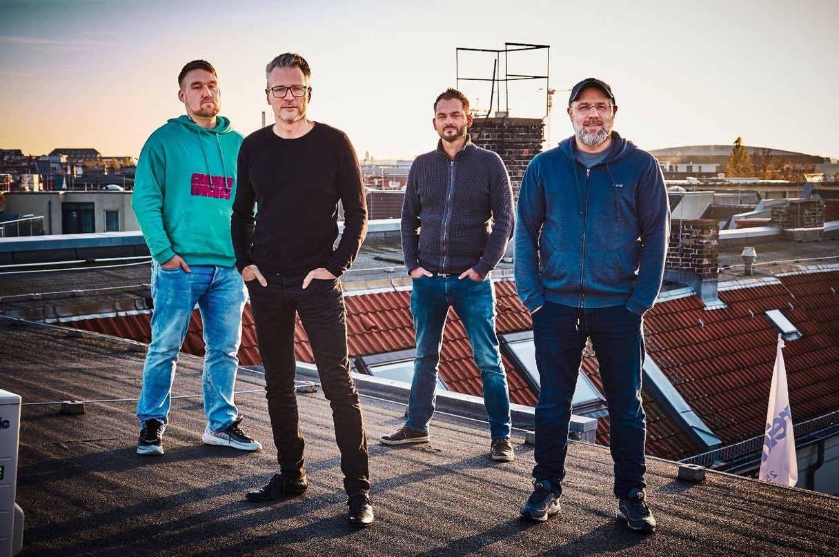 Bilden den kreativen Kern bei Reinsberg (von links): Timo Urbschat (Projektleitung Awards, Grafikdesign), Ronald Reinsberg (Geschäftsführung, Art Direction), Arne Hemmer (Film Director & E...