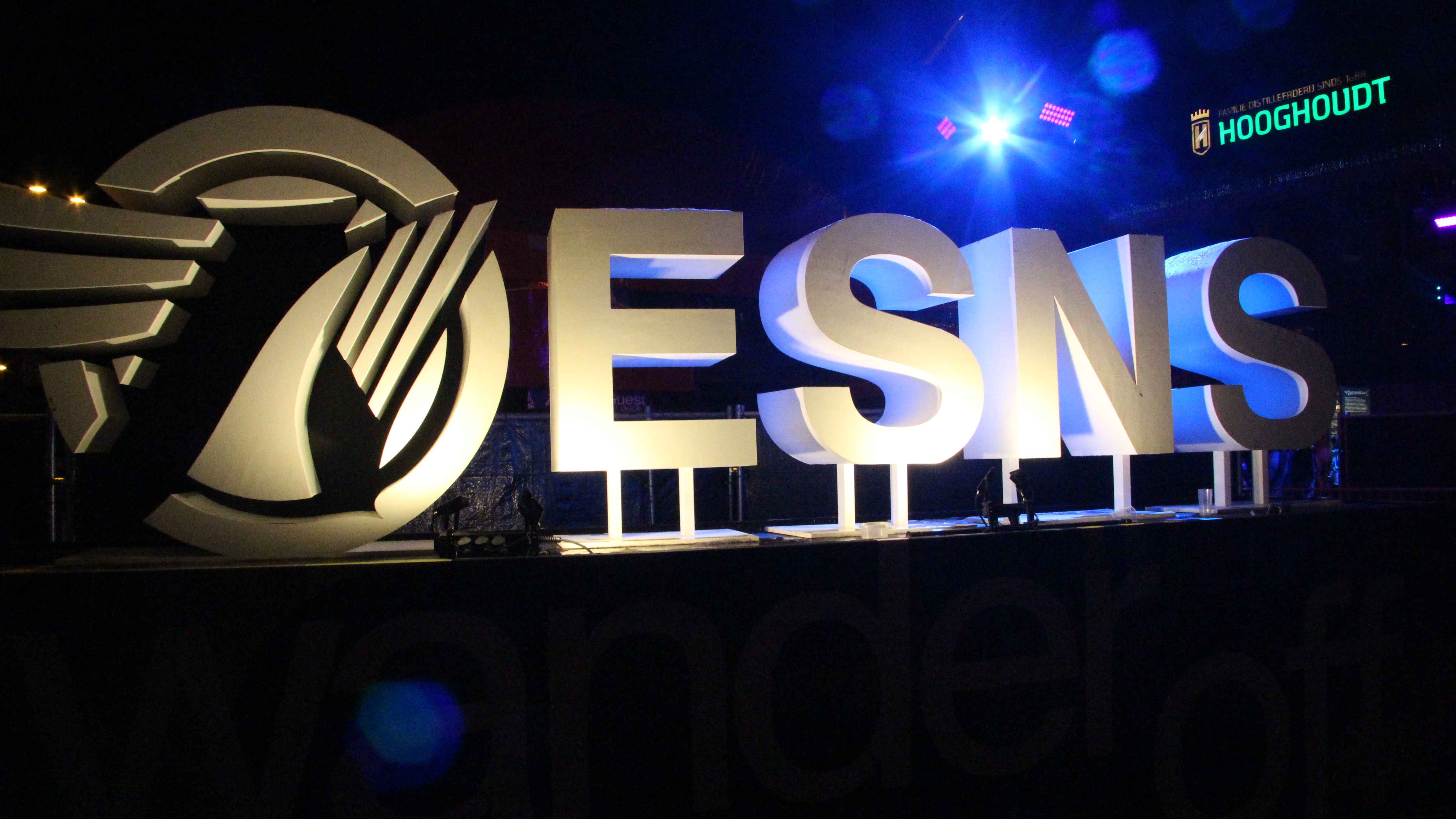 Versammelt Acts und Speaker aus Italien in Groningen:  ESNS.