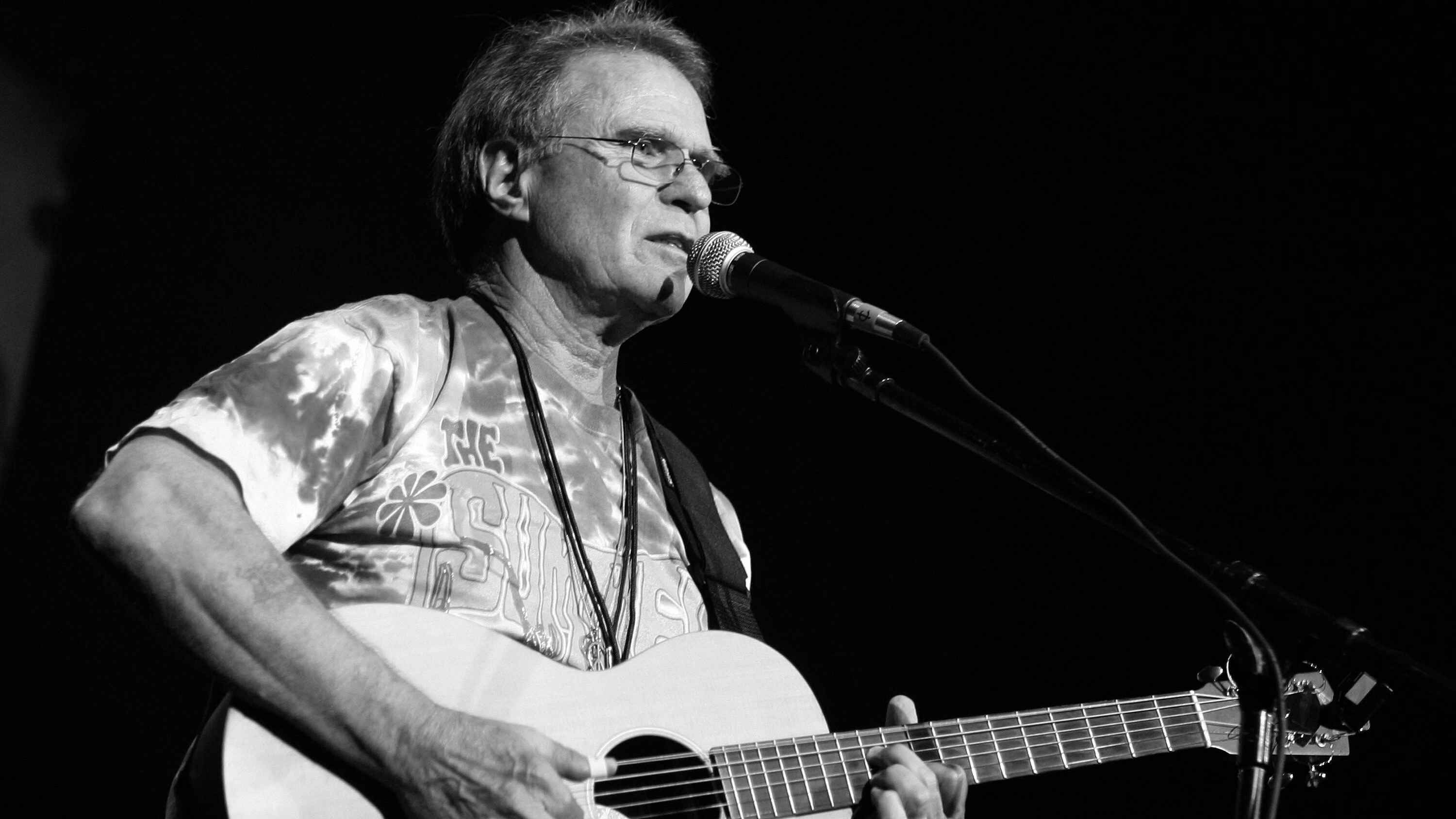 75fb99a5 f66b 4932 9bce 3954c16451cf Verstorben: Country Joe MacDonald, hier bei einem Konzert im Jahr 2007.
