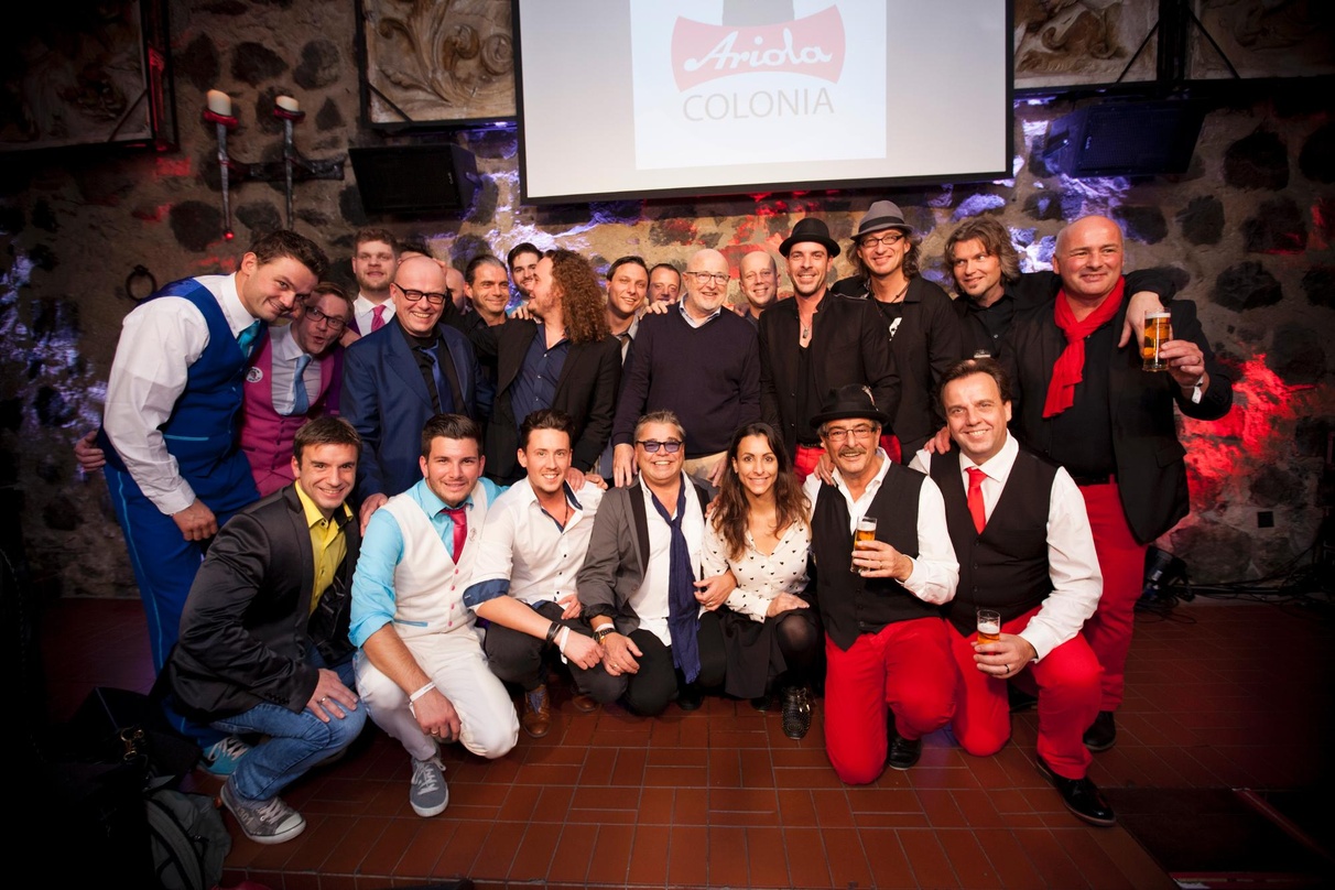 Hatten einen stimmungsvollen Abend in Köln (hinten, von links): Heinrich Fries, Hubert Pieper, Hagen Fritzsche (alle Kuhl un de Gäng), Christoph Wüllner, Alex Vesper (beide Micky Brühl Ban...