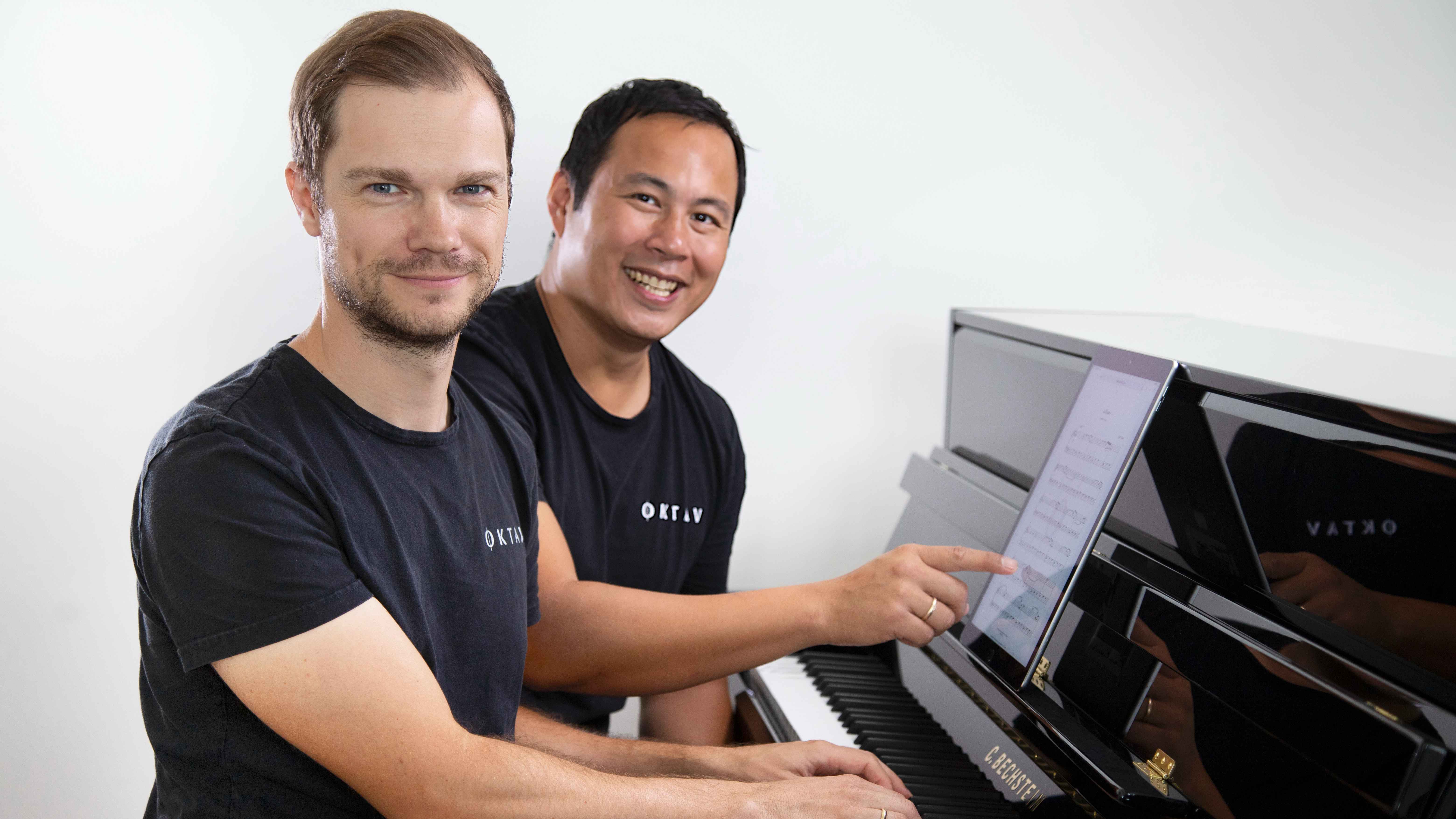 Gründeten 2018 das Start-up Oktav: David Kitzmüller (links) und Toni Luong.