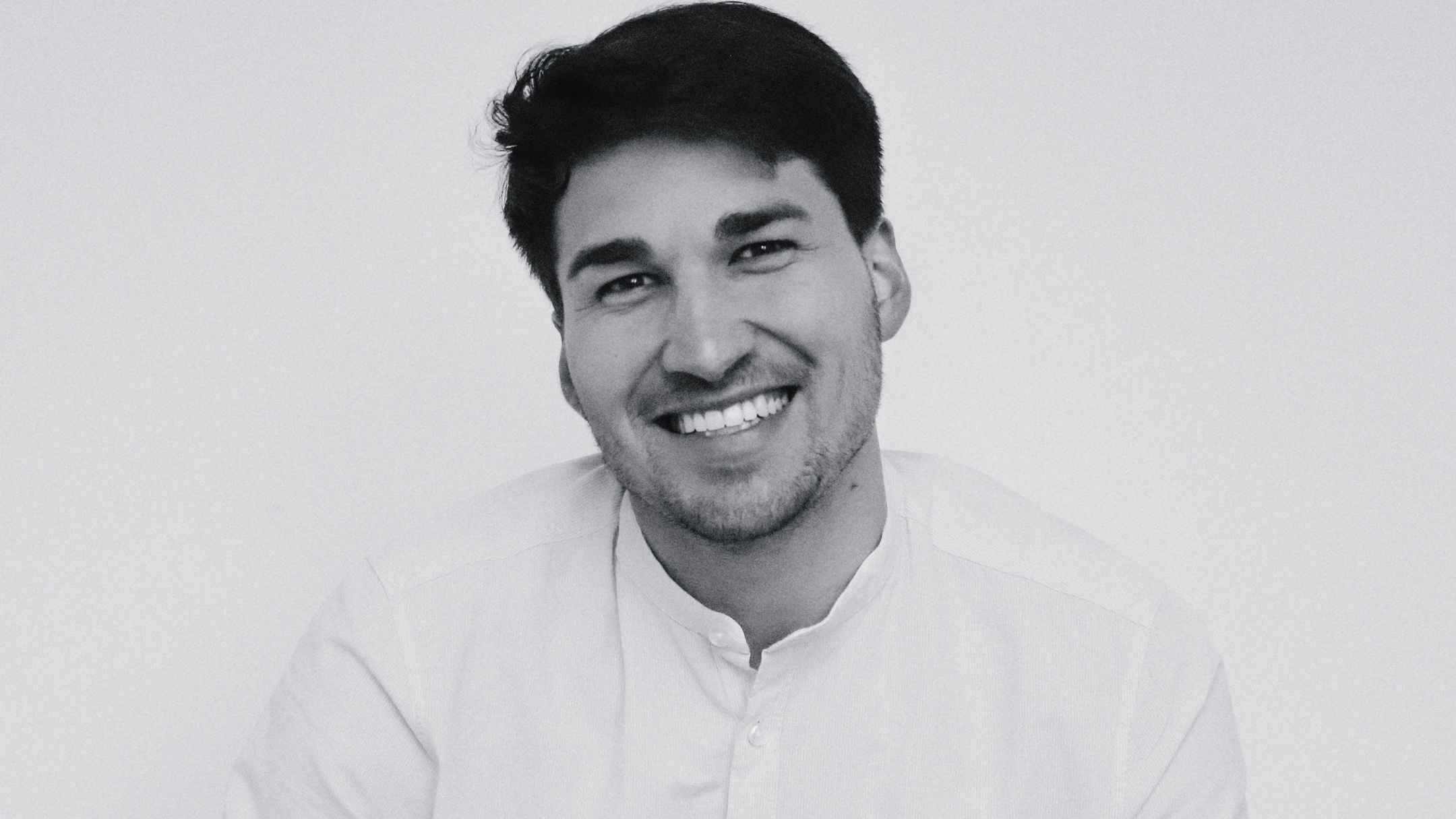 Arbeitet mit I Deal Artists von Leipzig aus: Joachim Müller, Head of Strategy & Booking.