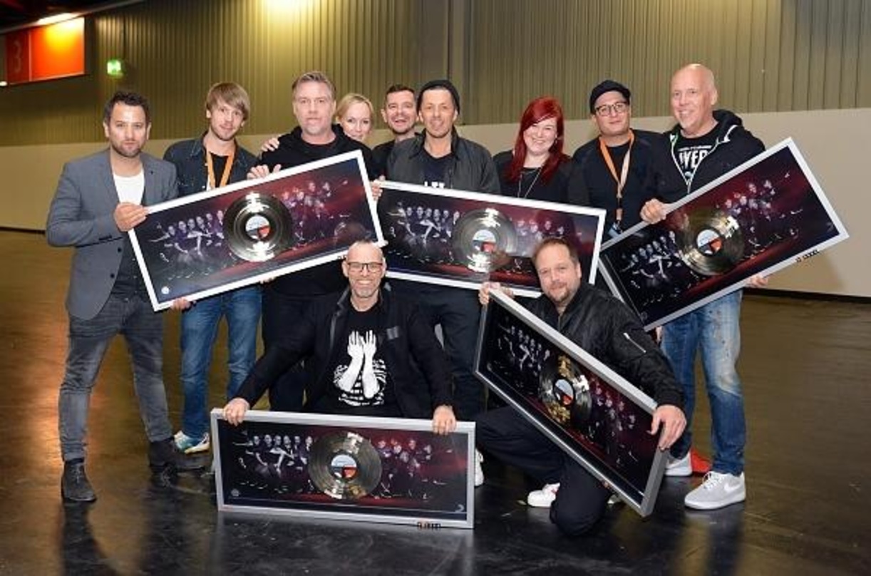 Trafen sich bei "Wetten Dass ..." (von links): Patrick von Strenge, Sebastian Winkler, And.Ypsilon, Andrea Grimmer , Nico Gössel, Michi Beck, Kerstin Zimmermann, Florian Hauss, und Andreas...