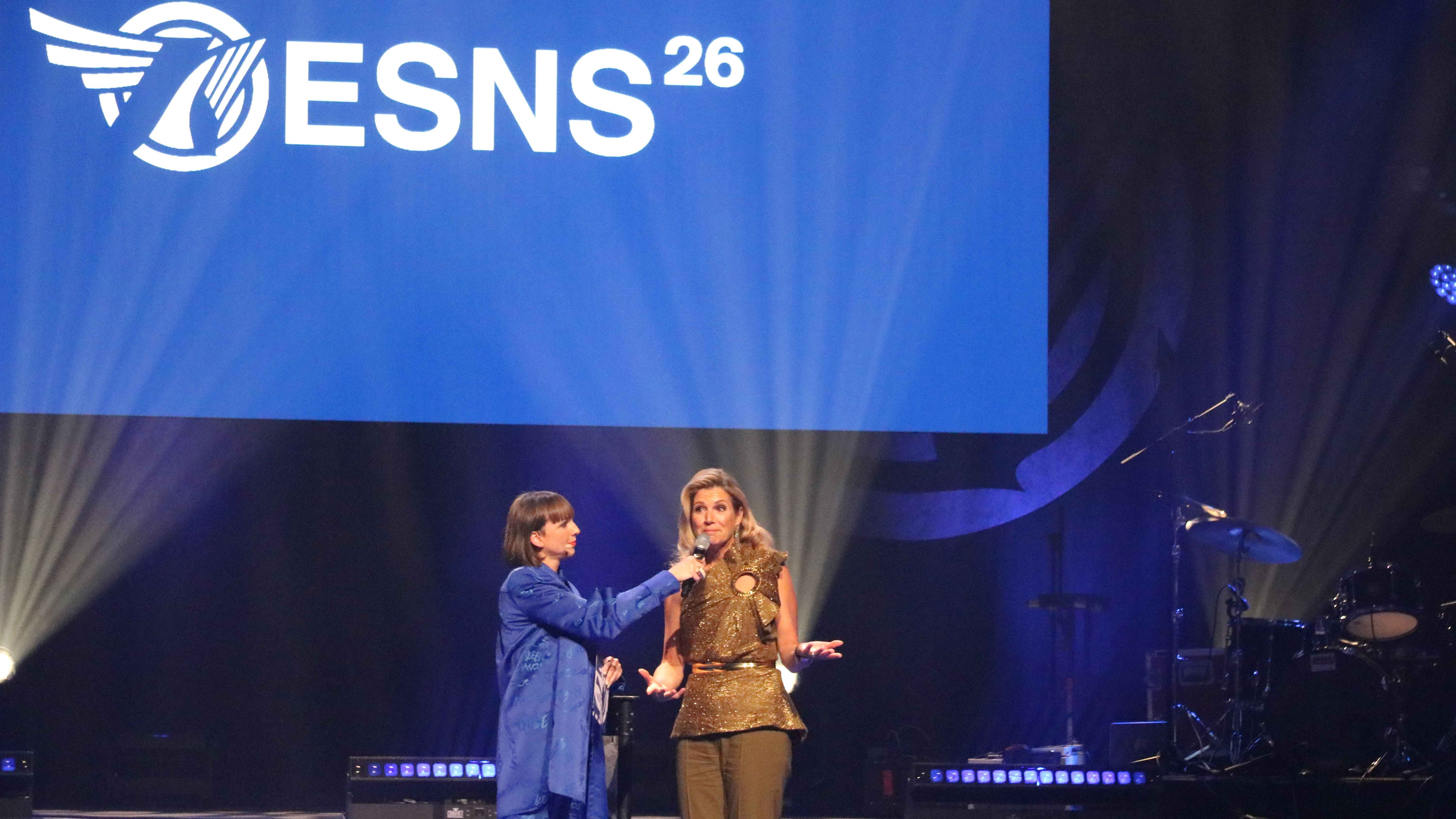 78130fbc 6cc6 48bb 83b6 df1575ca442e Eröffneten ESNS 2026: Anna van Nunen (links, Managing Director ESNS) und Königin Máxima im De Oosterpoort.