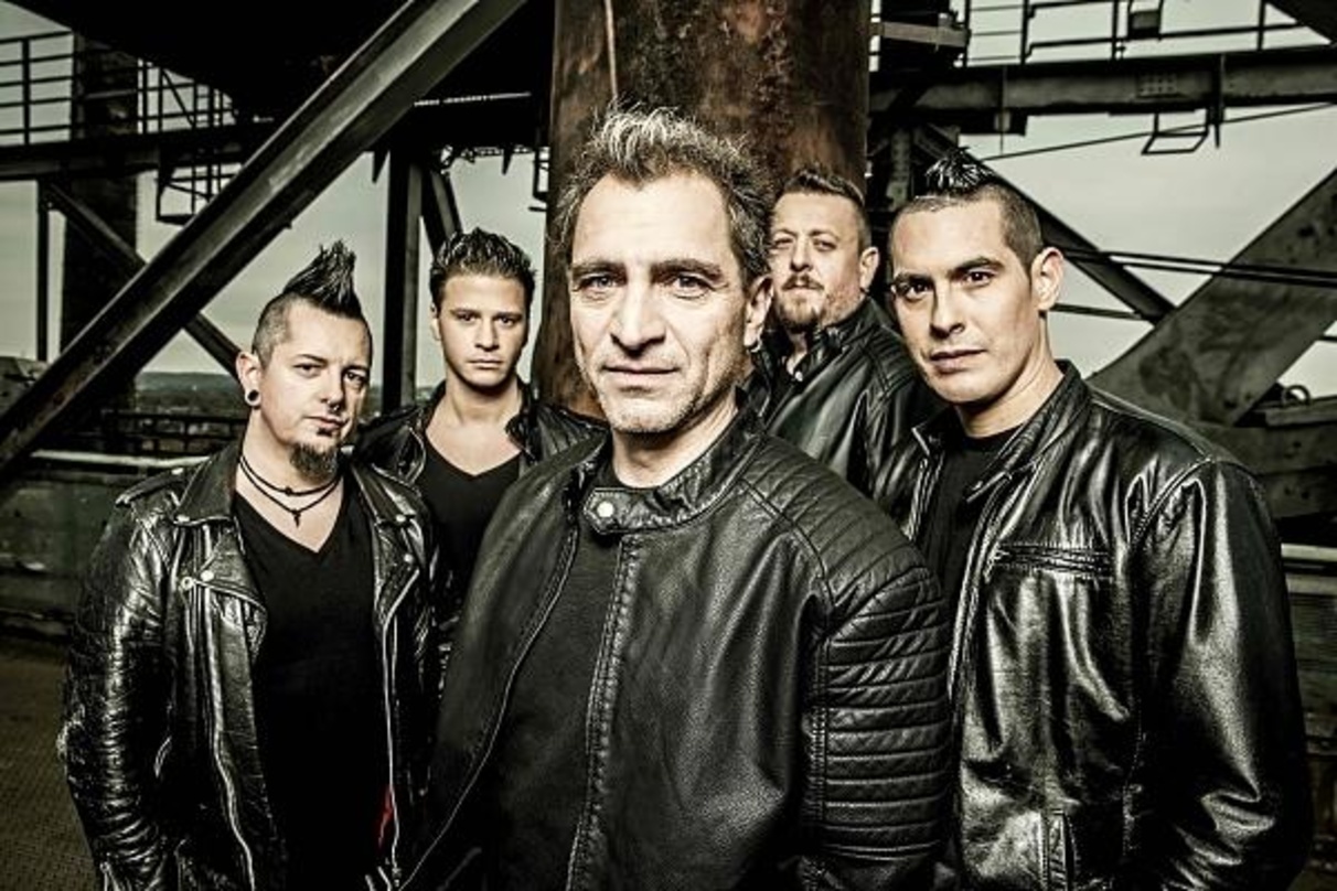 Unterschrieben bei Sony Music und Black Mob: Betontod