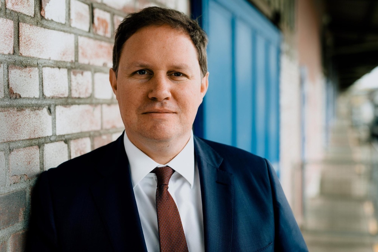 Stellt Gelder für wegen Corona darbende Jazzerinnen und Jazzer der Hansestadt bereit: Senator Carsten Brosda