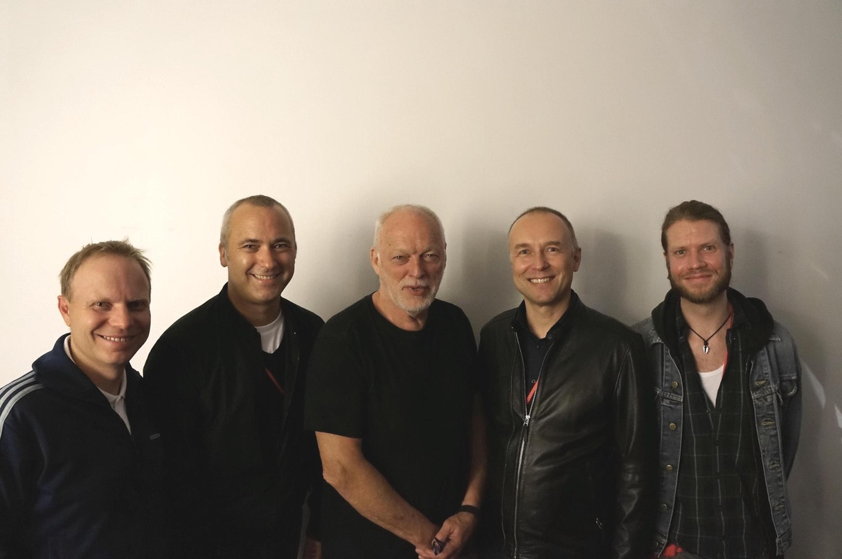 Trafen sich gut gelaunt vor dem Gig: David Gilmour (Mitte) und seine Partner von Sony Music