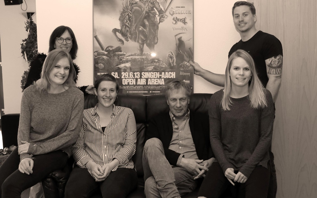 Kümmert sich um Newcomer: das Team von Laxy Music mit (von links) Elke Bernhard (Buchhaltung, hinten), Melanie Keller (PR und Marketing, vorn), Luise-Maria Hususan (Booking und Ticketing),...