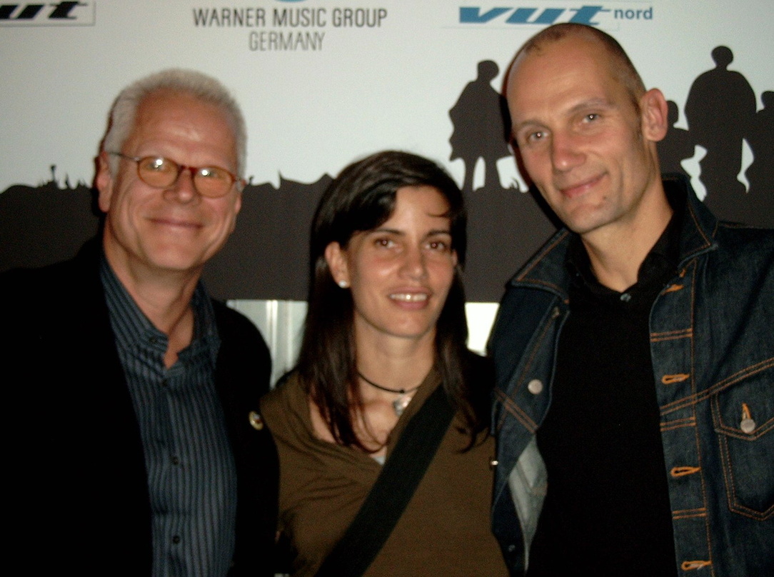 Feierten die MusicCity Hamburg (v.l.n.r.): Uriz von Oertzen, Stefanie Lange (Mconnexion) und Bass-Produzent Krisz Kreuzer