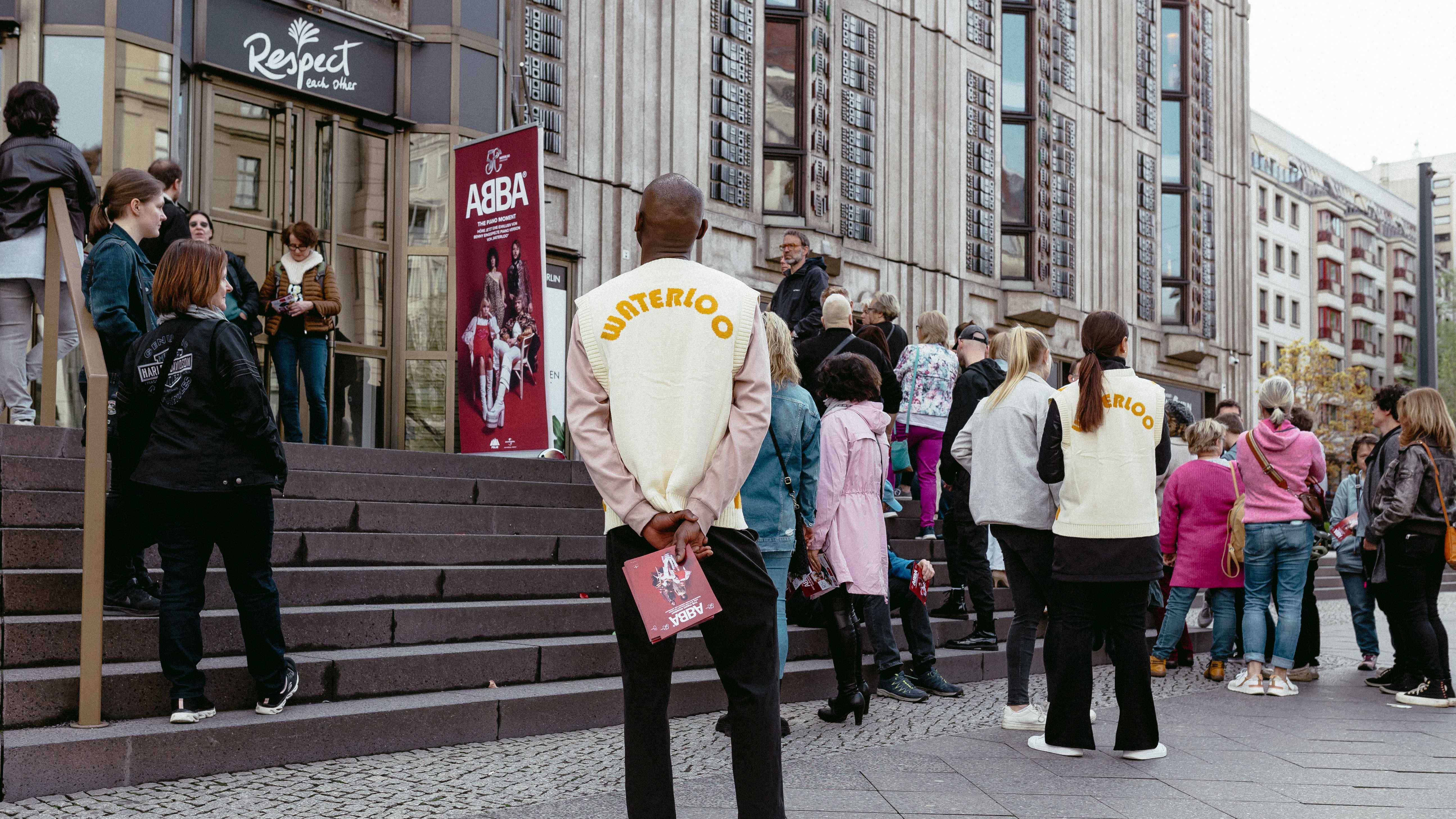 78fb106b 2f22 4c1d a46a 94fa1036a0b2 Warten hier auf den "Piano Moment" am Friedrichsstadt-Palast in Berlin: Die Fans der Band ABBA.