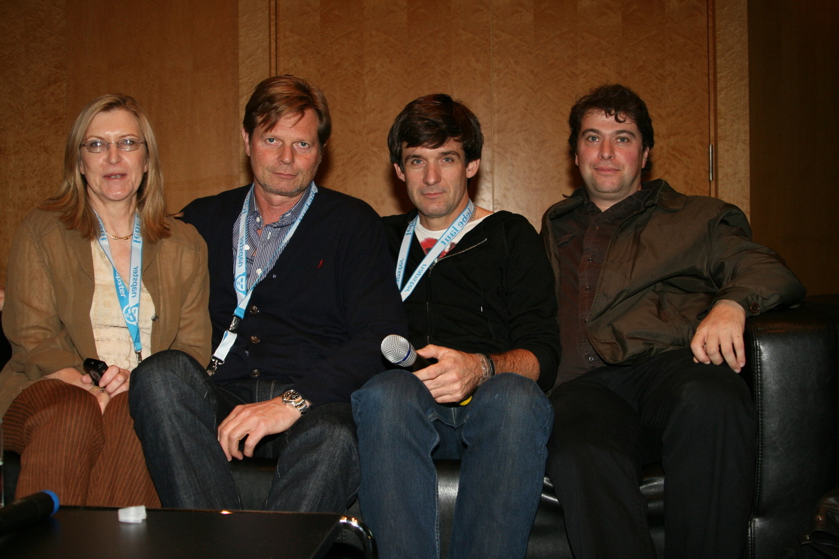 Bezogen Position (v.l.n.r): Alison Wenham (AIM/WIN), Hein van der Ree (Epitaph), Horst Weidenmüller (!K7) und Charles Caldas (Merlin)