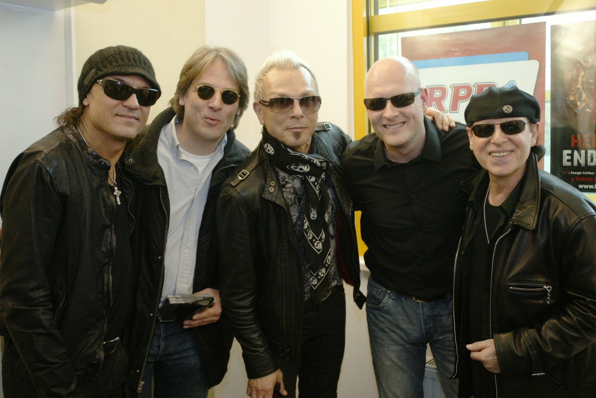Trafen sich im RPR1-Studio (v.l.n.r.): Matthias Jabs, Johannes Koch, Rudolf Schenker, Tillmann Uhrmacher und Klaus Meine