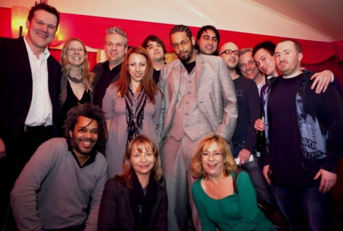 Steht hinter seinem Künstler Samy Deluxe: Das Team von EMI Music Germany||Von EMI Music Germany trafen sich in Berlin (hinten, v.l.n.r.): Uli Mücke (Vice President Marketing GSA), Dany Die...