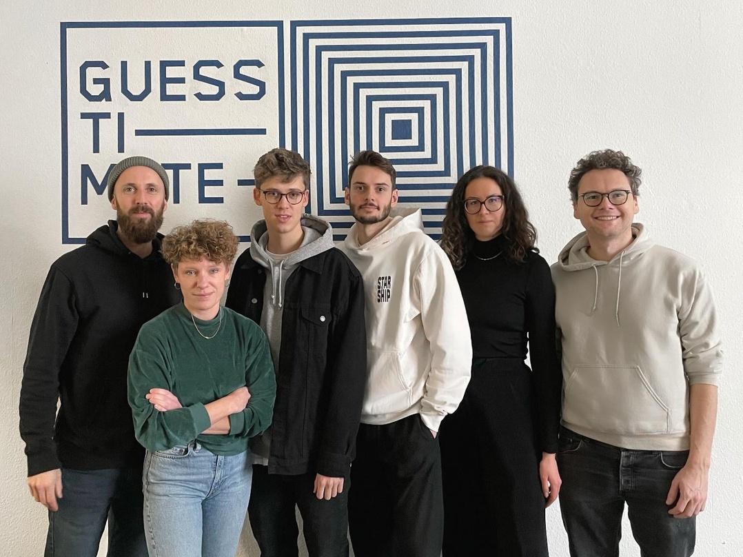 Freuen sich auf die künftige Zusammenarbeit (von links): Martin Heuser (Managing Partner Guesstimate), Maria Würzburg (Head of Promotion Guesstimate), Brunke, Michael Obergfell (A&R Manage...