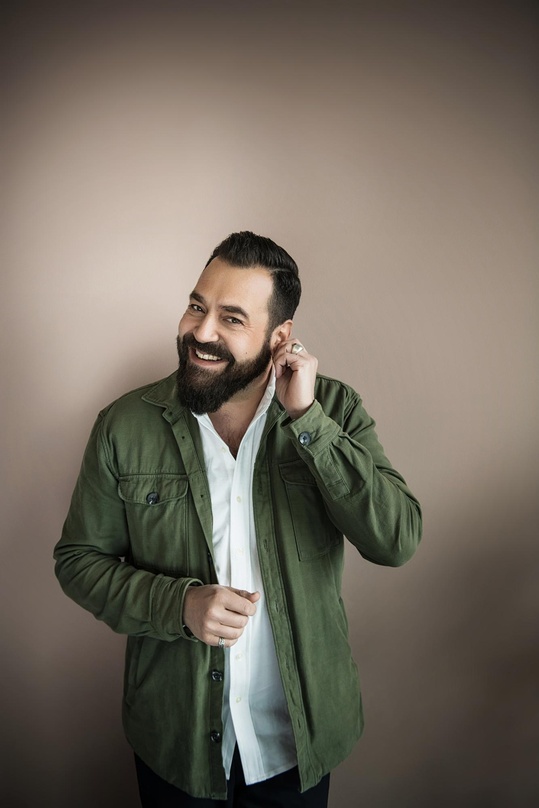 795918ef206ce2d18fe1126566b2c17f5b99f5deafcd8c2a7226295823c0cf81 Signing-Foto in Zeiten der Corona-Krise: Laith Al-Deen veröffentlicht sein neues Album beim Edel-Label earMusic