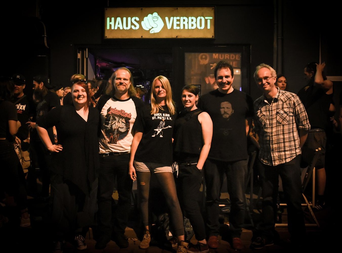 Beim Kick-off Event im Hausverbot (von links): Anna Wishnewsky (Rock Kids St.Pauli), Niels Andersen (Oktober Promotion), Bina Tholen (Rock Kids St.Pauli), Eloise Bossen, Jannes Vahl (beide...