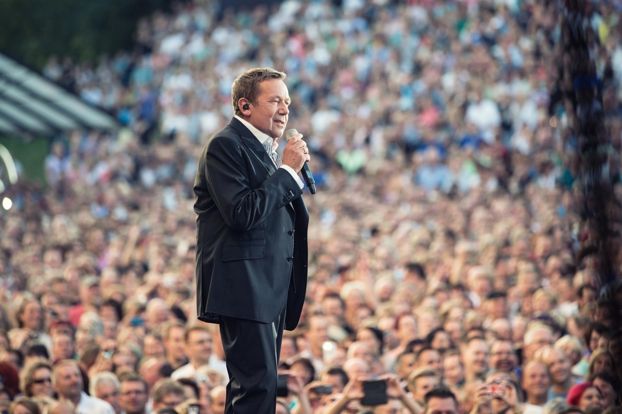 Seine "Kaisermania"-Konzerte lockten seit 2003 rund 230.000 Besucher an: Roland Kaiser, hier bei einem seiner vier "Kaisermania"-Konzerte 2015