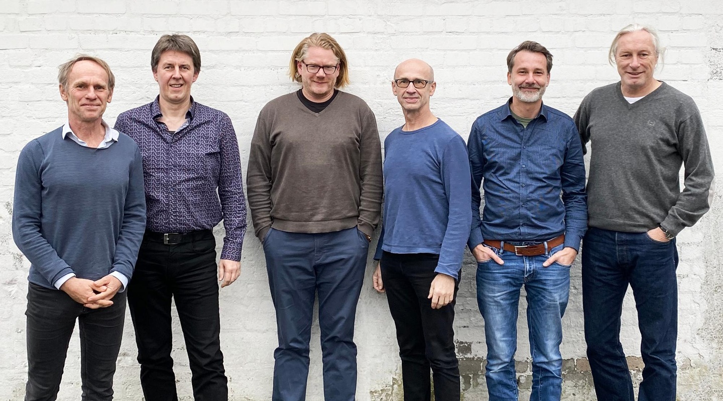 Bei der Vertragsunterzeichnung in Hamburg Harburg (von links): Norbert Leisegang (Keimzeit), Dirk Tscherner (Manager), Berd Rohde (Produktmanager Labelmanagment Indigo), Hartmut Leisegang,...