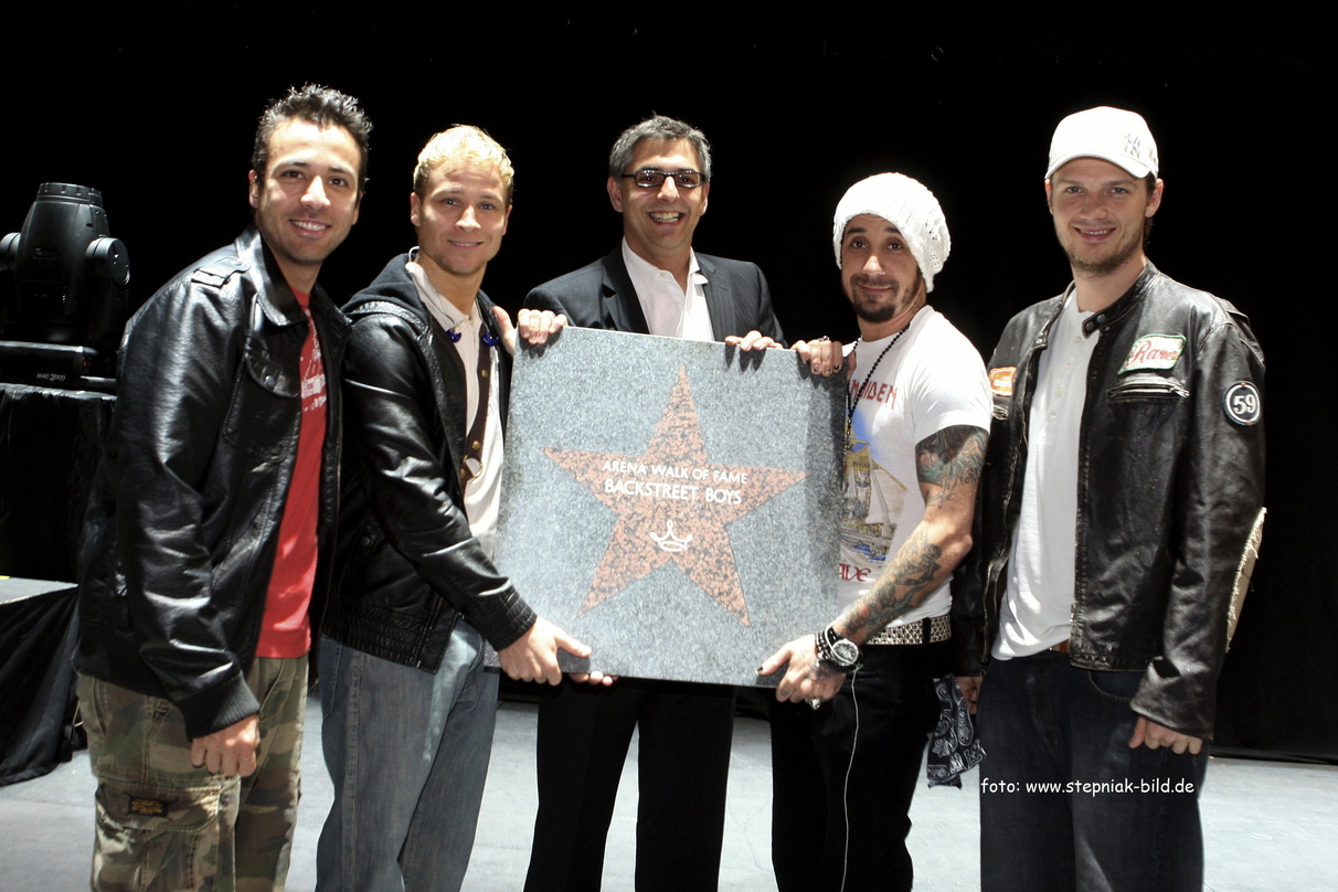Freuen sich über den Stern (v.l.n.r.): Howie Dorough, Brian Littrell, Johannes Partow, AJ Mc Lean und Nick Carter