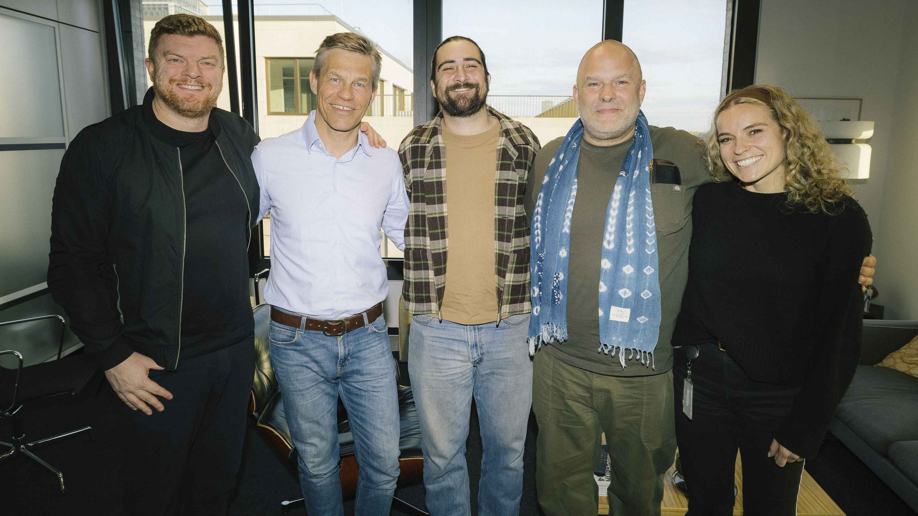 7a36ab62 1b35 4127 8bee 695a5f89d6c8 Trafen sich für ein Foto (von links): Mike Alexander (Executive Vice President Global Marketing Strategy Republic), Frank Briegmann (Chairman & CEO Universal Music Central Europe und Deut...