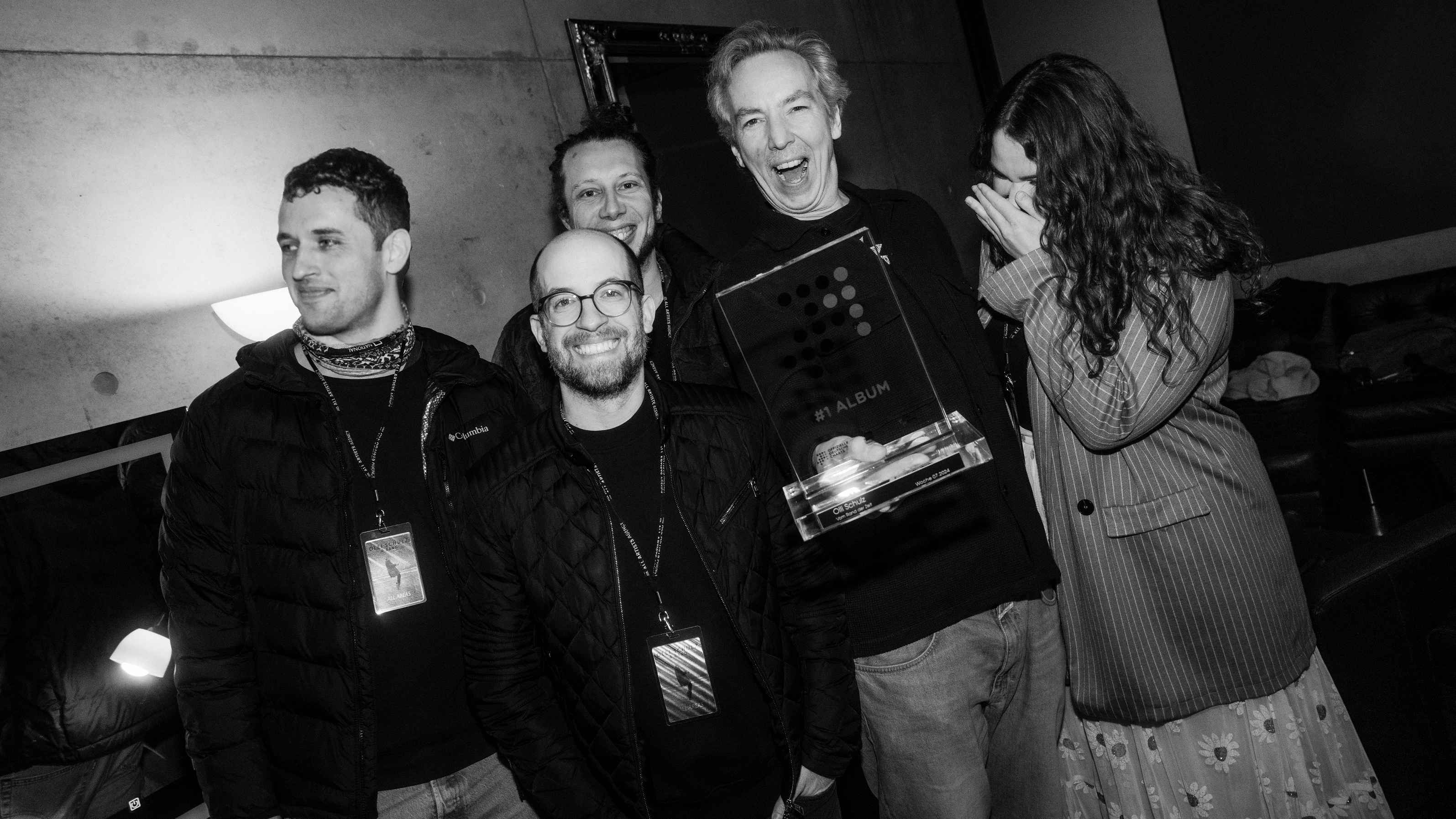 Bei der Nummer-eins-Feier (von links): Maximilian Seidenstücker (Seidenstücker Management), Christian Meine (Vice President VEC/Marketing Universal Music Group), Martin Lanzerath (VP VEC/A...