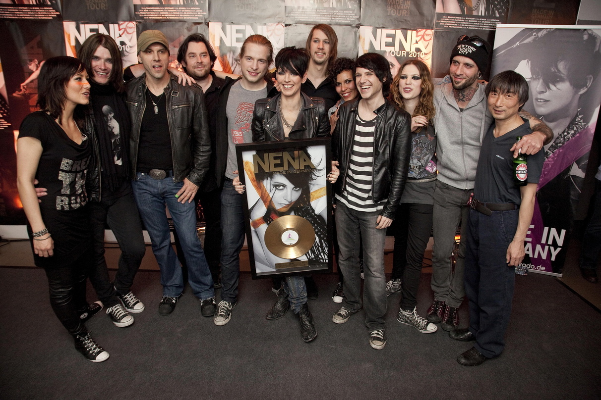 Bei der Gold-Verleihung: Nena (M.) und ihre Band