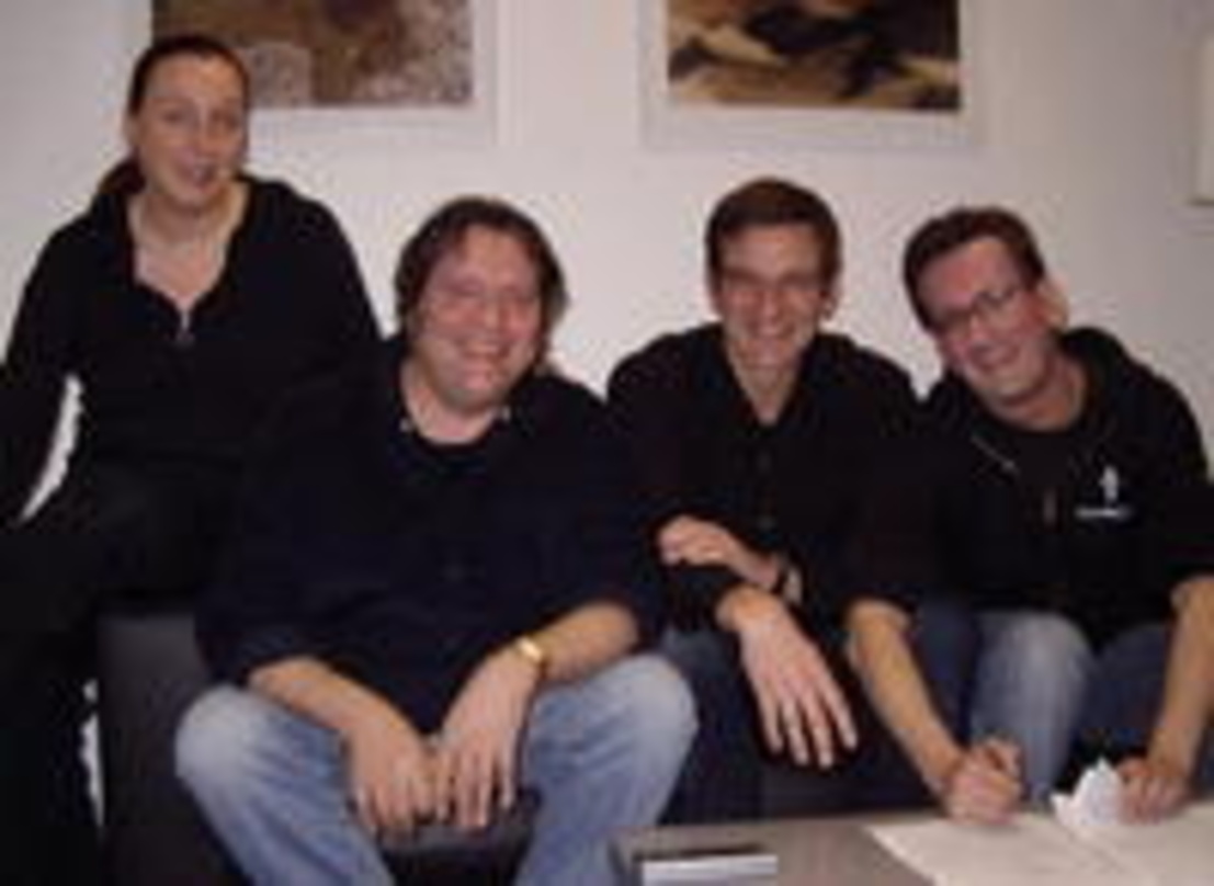 Werden Partner (v.l.n.r.): Barbara Möhrke, Jörg-Ingram Hiller (beide AMV Talpa), Michael Smilgies und Jens-Markus Wegener