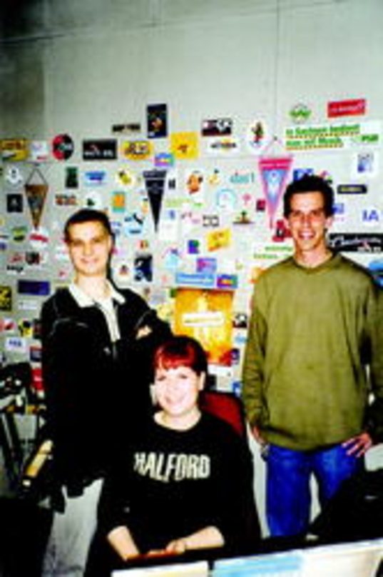 Engagieren sich für musikalischen Nachwuchs: Tom Weber (l.), PR-Leiterin Alexandra Pagel und Musikredakteur Martin Fülle vom Leipziger Uniradio mephisto 97.6