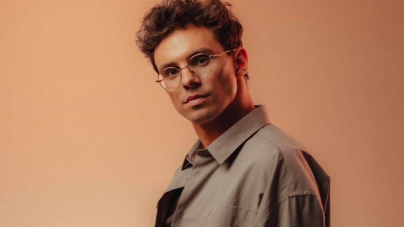 Hat mit "Be Mine" eine erste Single über umn entertainment veröffwentlicht und damit nach Unternehmensangaben "den erfolgreichsten Streaming-Start seiner bisherigen Karriere" gelandet: des...