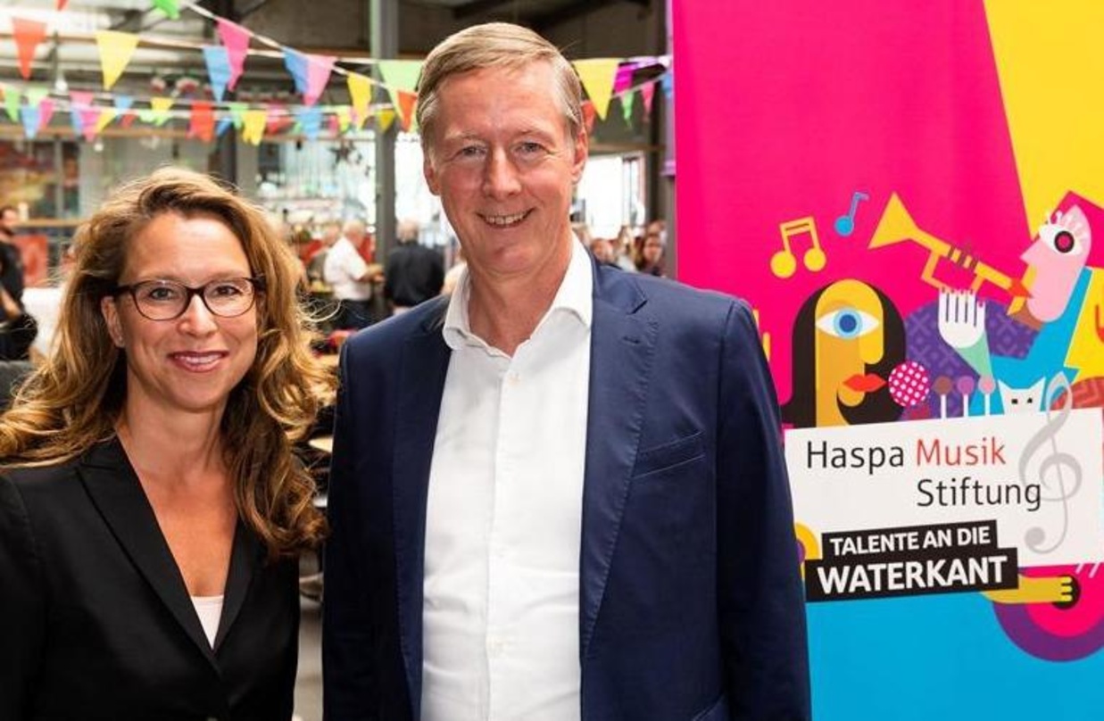 Eröffneten die Geburtstagsparty: Carola Veit (Präsidentin Hamburgische Bürgerschaft) und Harald Vogelsang (Haspa Vorstandssprecher)