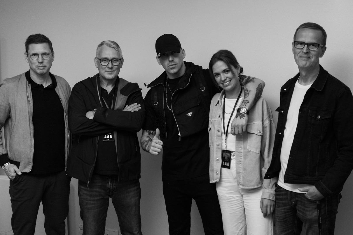 Bleiben sich treu (von links): Thorsten Freese (CEO Believe Group Germany), Ronny Boldt (Geschäftsführer RBK, Indipendenza), Raf Camora, Marlene Kilian (Head of Label RBK, Indipendenza) un...