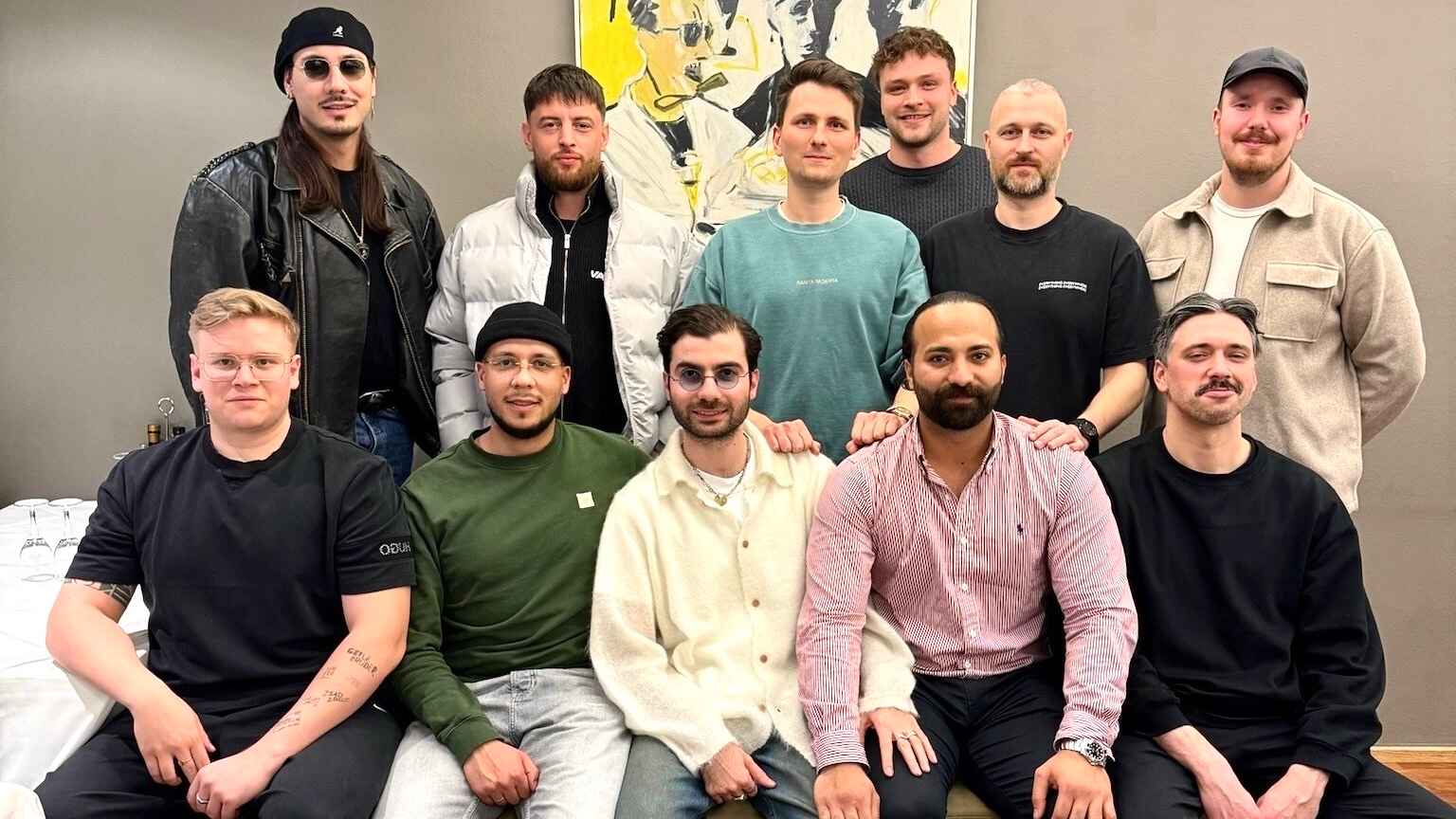7b5dbec3 f9c6 4e9e 99e8 392353437c10 Arbeiten auch zukünftig zusammen: Lucas Teuchner (Managing Director Electric Feel Europe), Apache207, Hakan Yaman (Geschäftsführer Feder Musik), Bausa, Berky, Niels Eberhardt (Head of Oper...
