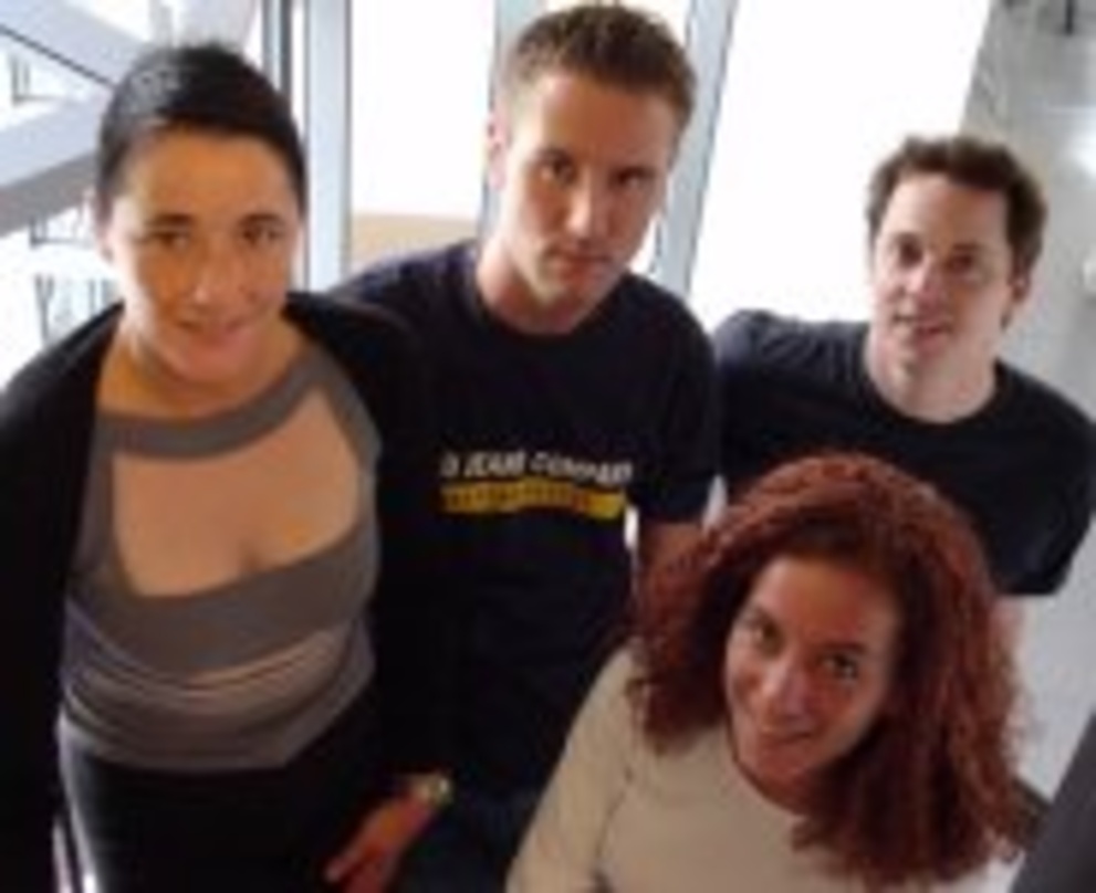 7b6eb368c4c0a2b15134644b59d81b354ebca997368b02ccea55c60487ccc211 Auf Partnersuche: Petra Köppler (DJ Promotion, Booking), Marco Meyer (Head Of Administration and Licensing), Robinson Ewald (hinten, v.l.n.r.) und Sabrina Koch (Website-/Presse Promotion, ...