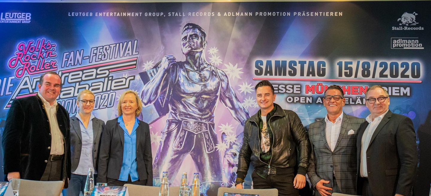 7bbbef6937c3a736fa6b3c359adf9d2a1c2fa57d95782f55e53af8ae53762c73 Stellten das Volks-Rock'n'Roll Fan-Festival vor (von links): Clemens Baumgärtner (Stadt München), Miriam Loef (Project Management Stall Records, Management Andreas Gabalier), Monika Dech (...