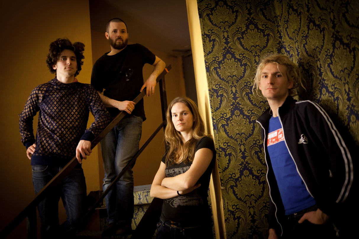 Starten ihre Konzertreise mit neuem Live-Album im Gepäck: Dota und die Stadtpiraten