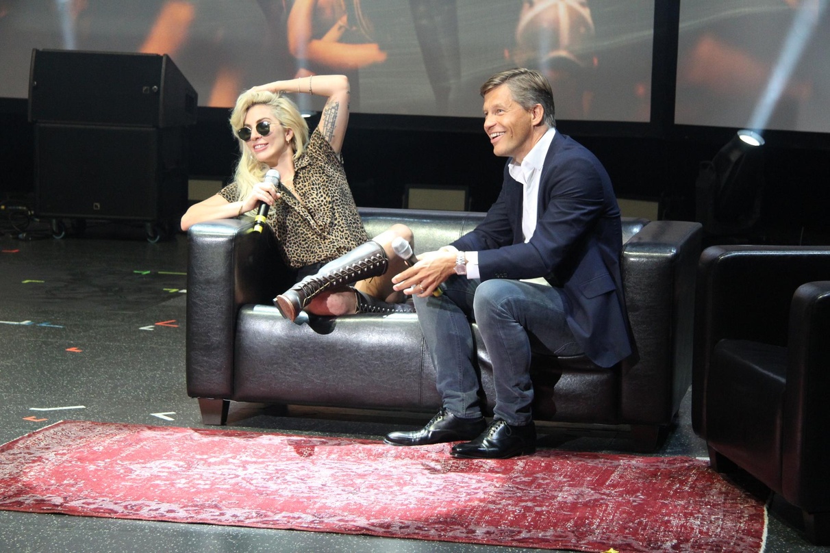 Lady GaGa im Gespräch mit Frank Briegmann (Universal Music)