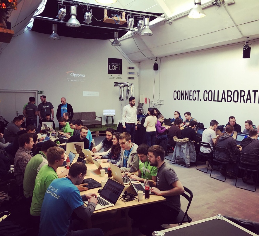 Arbeiteten an den Ticketmaster-Schnittstellen: Programmierer beim Hackathon