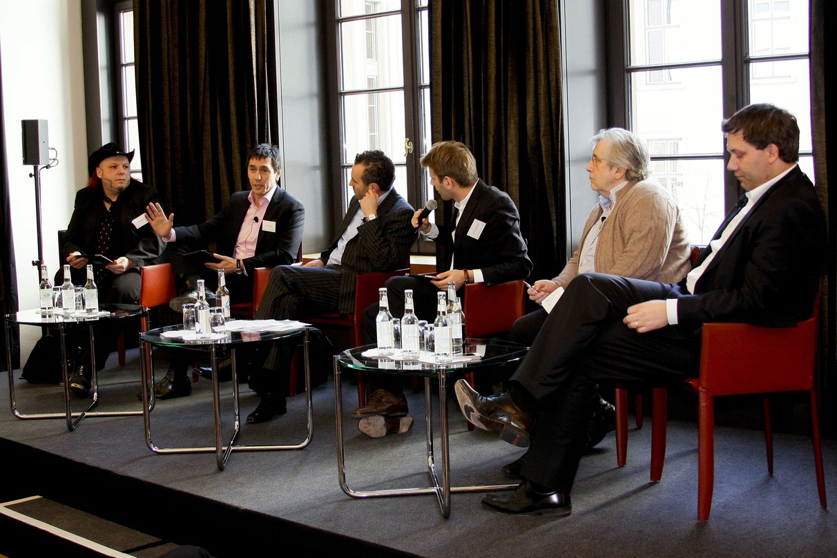 Sorgten für eine aufschlussreiche Diskussion (v.l.n.r.) Bruno Kramm, Mark Chung, Thomas Jarzombek, Jan-Hendrik Becker, Frank Dostal und Lars Klingbeil