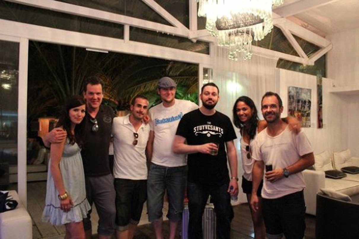 Get No Sleep Party People (von links): Karoline Meierling (Projektleitung Get No Sleep EMI Music Germany), Uli Mücke (Vice President New Music EMI Music Germany), Aitor Gonzales (Ibiza Ess...