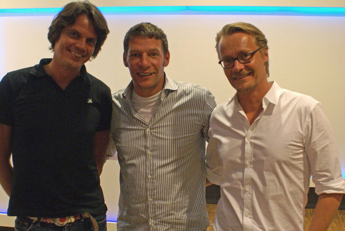 Beim Labelgrillen von MTV und Viva (v.l.n.r.): Christoph Post (ehemals MME Moviement), Marcus Adam (VP Talent And Music, MTV Networks) und Dirk Baur (Managing Director Universal Internatio...