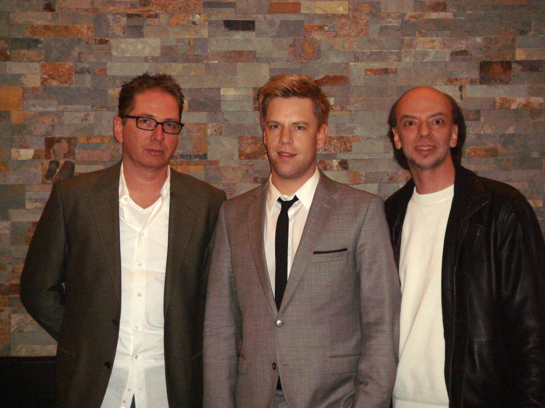 Besiegelten Partnerschaft (v.l.n.r.) Arne Beyer, Tom Gaebel und Manfred Hertlein